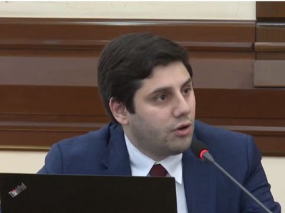 Էդ կոմպլեքսը որտեղի՞ց է գալիս ամո՞թ բան է, որ իշխանությունը որոշում է փոխում, ի՞նչն է այդտեղ աննորմալ. Սուրեն Գրիգորյան