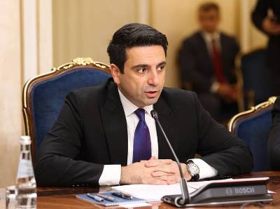 «Հրապարակ». Ալեն Սիմոնյանը ԱԺ նիստերն իր գրաֆիկին է հարմարեցնում