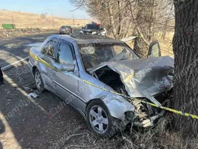 Գեղարքունիքի մարզում բախվել են «ԳԱԶ 3110»-ն ու «Mercedes»-ը. վերջինս իր հերթին բախվել է ծառին. կան վիրավորներ