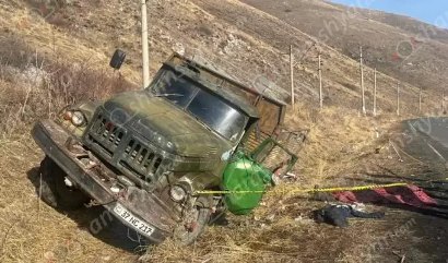 Գեղարքունիքի մարզում «Զիլ 131» բեռնատարը բախվել է քարերին և կողաշրջվել. վարորդը մահացել է