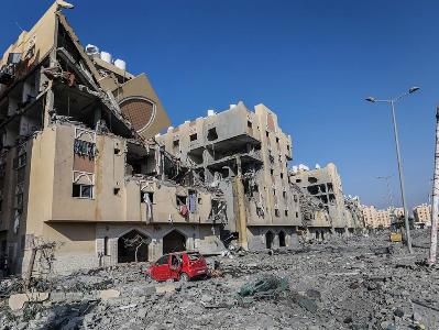 Oxfam: More than 2,000 tons of garbage piling up in Gaza Strip every day