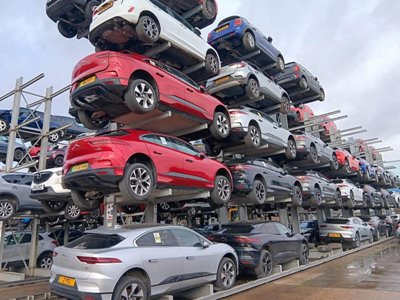 Люксовые электромобили Jaguar I-Pace массово отправили на свалку