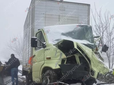 Սյունիքում Volkswagen բեռնատարը բախվել է բնակչի տան քարե պարսպին, փլուզել այն. կա 1 զոհ, 2 վիրավոր