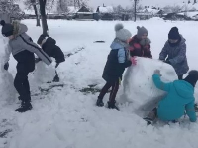 Ձնագնդիկ խաղալու ժամանակ այն պատահաբար դիպել է մի աղջկա, ում մայրն ու քույրը ծեծի են ենթարկել հարվածող երեխային