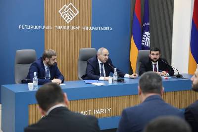 «Հրապարակ». Փաշինյանը թիմակիցներին հայտնել է, որ վերանայելու է պետական սիմվոլները