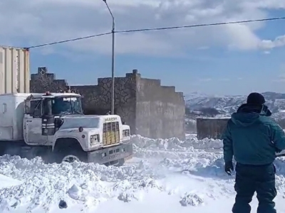 Спасатели вызволили из снежного плена 17 большегрузов и 36 пассажирских автомобилей