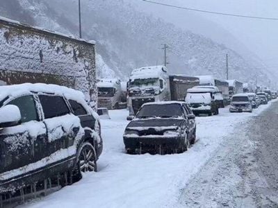 Военно-Грузинскую дорогу вновь закрыли для всех видов транспорта
