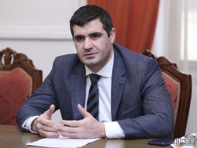 «Եվրաքվեի» նախաձեռնած նախագծի շուրջ տարաձայնություններ կա՞ն. Արման Եղյանի աշխատասենյակում քննարկում է գնում