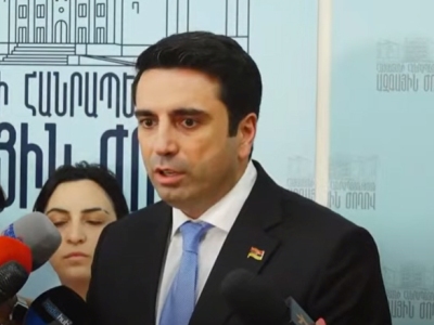 Որ դադարեցնենք բանակցությունները, մեր գերիներին հե՞տ են տալու, թե՞ վախենալու են. Ալեն Սիմոնյանը՝ Օսկանյանին