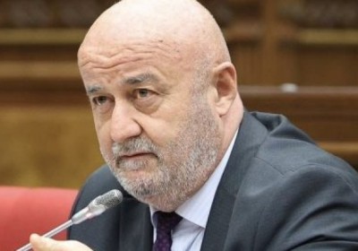 250 մլն դոլար չի մտել բյուջե, որովհետև մեքենաների բումը դուք տեղափոխել եք տաք երկրներ. Աղազարյանը՝ Թունյանին