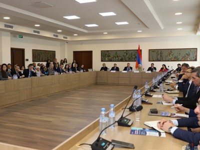 Դավիթ Կարապետյանը դիվանագետներին է ներկայացրել «Երևանյան երկխոսություն» համաժողովի նախապատրաստական աշխատանքները