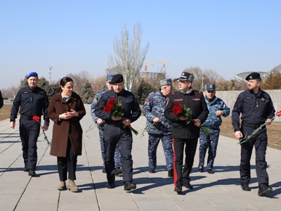 Делегация во главе с командующим Службой общественной безопасности Литвы посетила мемориальный комплекс Цицернакаберд