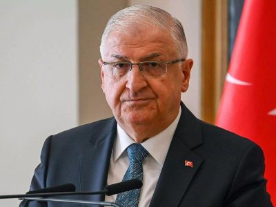 Министр обороны Турции потребовал от Рабочей партии Курдистана «немедленно сложить оружие»