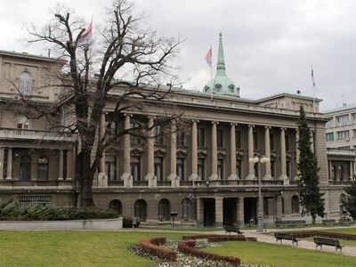 Սերբիայի նախագահի աշխատակազմի տարաքծի շենքերի մոտ դիպուկահարներ են հայտնվել