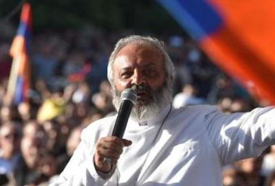 «Իրավունք». Հող են նախապատրաստում լայնամասշտաբ միտինգների համար. Սրբազանն ում կփոխանցվի շարժումն առաջնորդելու ջահը