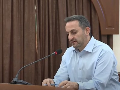 Բա մեղք չի՞ Փաշինյանը, խեղճ մարդը կոպեկ-կոպեկ վերադարձնում է, դուք ի՞նչ եք անում, թալանում եք. Զարոկյանը՝ Ավինյանին