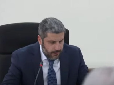 Представители фракций «ГД» и «Республика» не стали обсуждать проект оппозиционеров и покинули зал