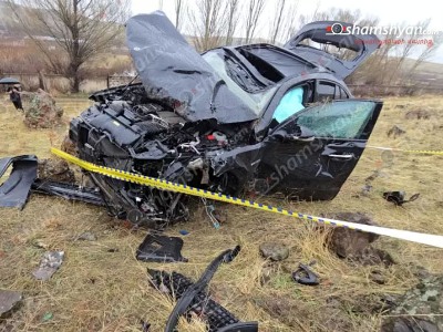 «Չայնիի» ոլորաններում Mercedes-ը 100 մետր գլորվել է, բախվել քարերին և հայտնվել ձորում. 2 վիրավորներին փրկել է ամրագոտին