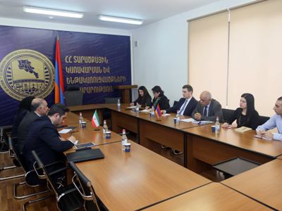 ՏԿԵ փոխնախարարը և Իրանի դեսպանը քննարկել են բեռնափոխադրումներից գանձվող հարկերը նվազեցնելու կամ չեղարկելու հարցը