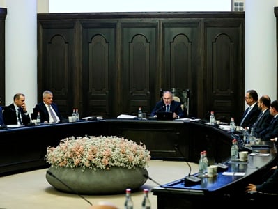 Երկու ընկերություններ արտոնություն ստացան. Մեկն արտադրում է բժշկական պարագաներ, մյուսը՝ սպունգ ու միկրոֆիբրե լաթեր