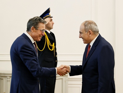 Armenia premier, NATO ex-Secretary General exchange views on regional developments