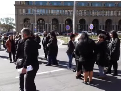 «Եթե ճանապարհը չբացեք, կձերբակալենք». Վարդաշենցիները բացեցին փողոցը. ակցիան շարունակվում է