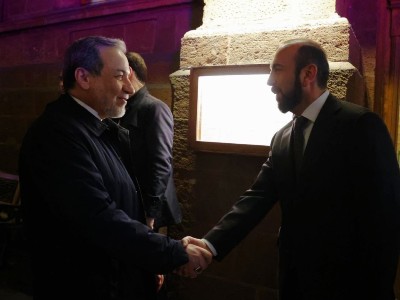 Արարատ Միրզոյանը ողջունել է Սեյեդ Աբբաս Արաղչիին. նախարարները քննարկում են ունեցել աշխատանքային ընթրիքի ձևաչափով