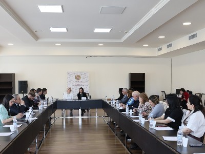 Դպրոցների ենթակայության վերաբերյալ օրենսդրական նախագիծը՝ նախարարին կից հասարակական խորհրդի նիստի օրակարգում