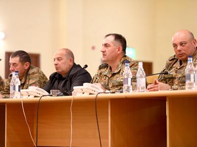 ԶՈՒ ԳՇ պետ Էդվարդ Ասրյանը հանդիպել է 25-օրյա վարժական հավաքների մասնակցած պահեստազորայինների հետ