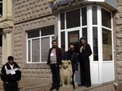Սարիկ Մինասյանի քվեարկության տեղամասում առավոտից տեղաշարժվելու տեղ չկա. Տեղը շատ փոքր է
