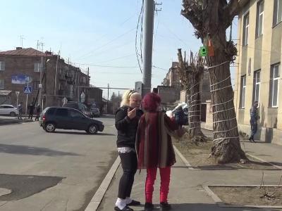ՔՊ-ի վստահված անձի հետ փոխկապակցված անձինք շրջում են տեղամասի դիմաց, սպառնում կոտրել «ՀայաՔվեի» դիտորդի տեսախցիկը