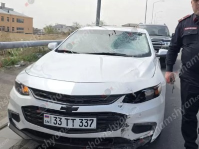Երևանում․ բախվել են «Chevrolet Malibu»-ն և էլեկտրական հեծանիվը. վերջինս կողաշրջվել է, հեծանվորդը հիվանդանոցում է