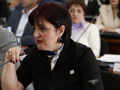 Կրթվեք. Ձեր աշխատանքը մեթոդական ձեռնարկ է՝ «Երևանի կանաչապատման մեջ արգելված մոտեցումները» վերնագրով.Քրիստինա Վարդանյան