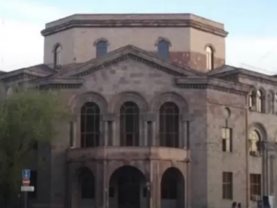 25-ամյա երիտասարդը մոտեցել է Ֆինանսների նախարարության մուտքի դռանը, հրել այն և պահանջել բացել․ նրան ձերբակալել են