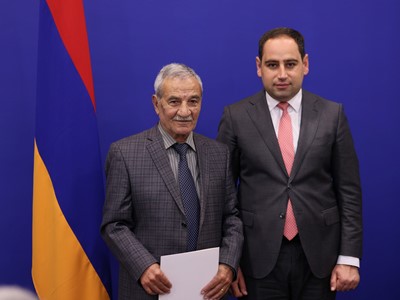 Երկրաբանի օրվա առթիվ Խուդաթյանը շնորհակալագրեր է հանձնել ոլորտի մասնագետներին