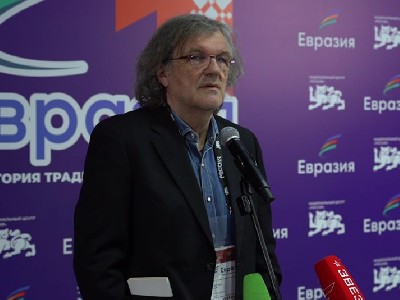 Էմիր Կուստուրիցա. Պետական էլիտաների և Եվրասիայի ժողովուրդների միջև որոշակի կապ կա