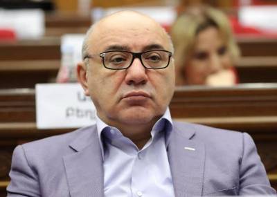 «Հրապարակ». Գուրգեն Արսենյանը «աչքից հեռու» հայավարի պատիվ է տվել դեսպաններին