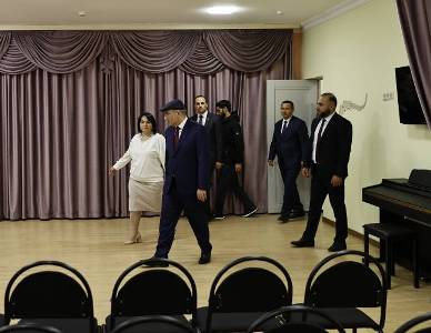 «Հրապարակ». «Կինտոյի գլխարկը դրել, եկել է Կապան»
