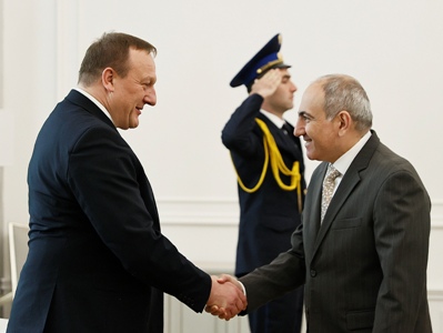 Armenia PM, Lithuania interior minister stress importance of experience exchange