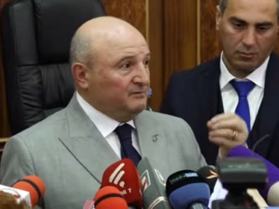 Ինքն ինձանից տարիքով փոքր է. Ղուկասյանը՝ Միքայել արքեպիսկոպոս Աջապահյանի մասին