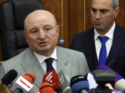 Ա'յ, երդման արարողության ժամանակ թող Աջապահյանը գա, կհրավիրեմ. Դա կլինի ապրիլի 19-ին. Վարդան Ղուկասյան
