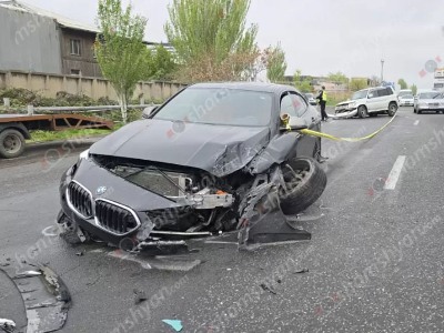 Երևան-Աշտարակ ճանապարհին բախվել են «BMW»-ն ու «Mitsubishi Pajero IO»-ն