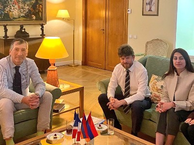 ՀՀ-ում Ֆրանսիայի դեսպանը հանդիպել է Սևանի «Զենիթ» ակադեմիայի թիմի հետ