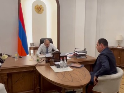 Նիկոլ Փաշինյանն աշխատանքային հանդիպում է ունեցել Դավիթ Խուդաթյանի հետ (վիդեո)
