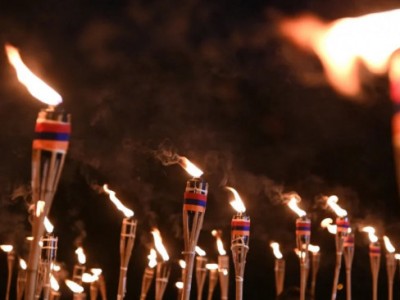 Ջահերով երթը հասավ Ծիծեռնակաբերդի հուշահամալիր