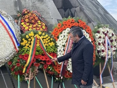 Lithuania ambassador pays tribute to Armenian Genocide victims at Genocide Memorial in Yerevan