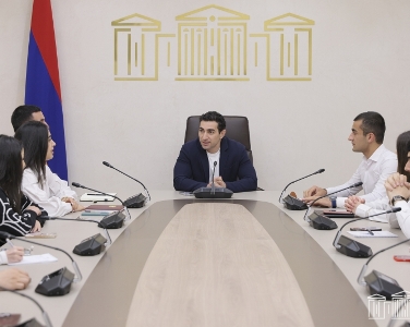 Լևոն Քոչարյանն ու ուսանողները քննարկել են Գյումրիում տեղի ունեցած վերջին ՏԻՄ ընտրությունները