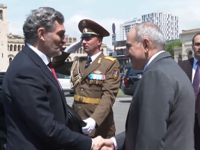 Armenia PM hosts Georgia president (VIDEO)