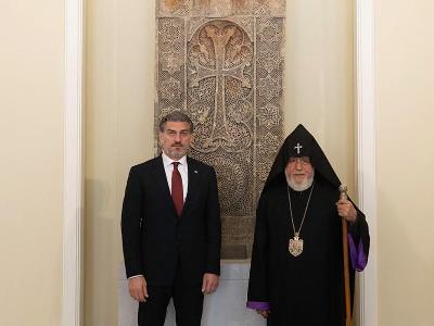 Ամենայն Հայոց Կաթողիկոսը հյուրընկալել է Վրաստանի նախագահին