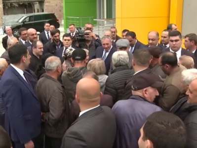 «Խնդրում եմ՝ մեզ մի անտեսեք». Վանաձորցին՝ Փաշինյանին (վիդեո)